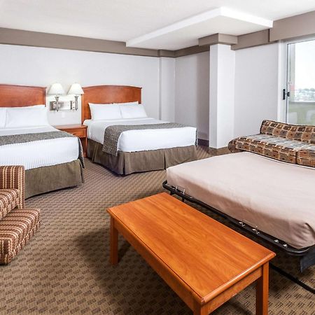 Ramada By Wyndham Edmonton South Hotel Exterior photo