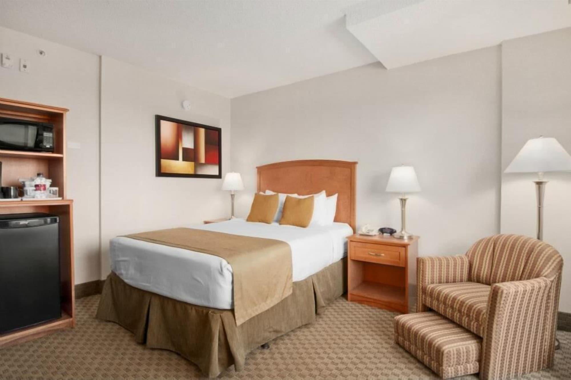 Ramada By Wyndham Edmonton South Hotel Exterior photo