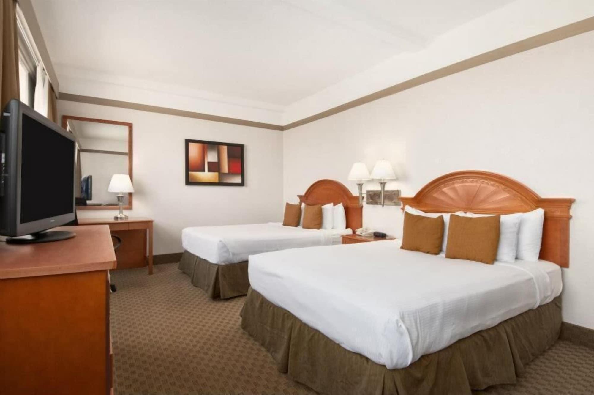 Ramada By Wyndham Edmonton South Hotel Room photo