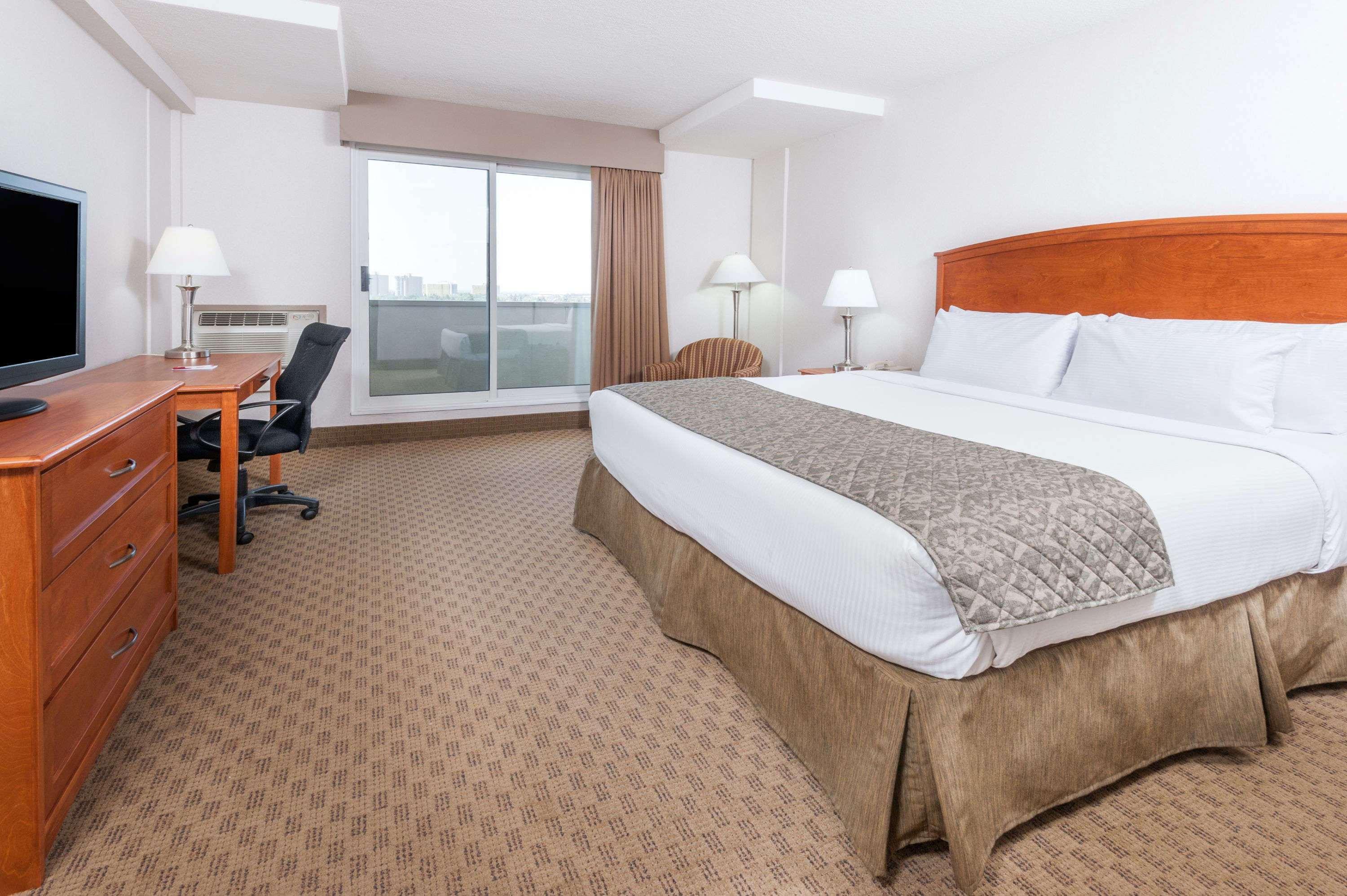Ramada By Wyndham Edmonton South Hotel Exterior photo