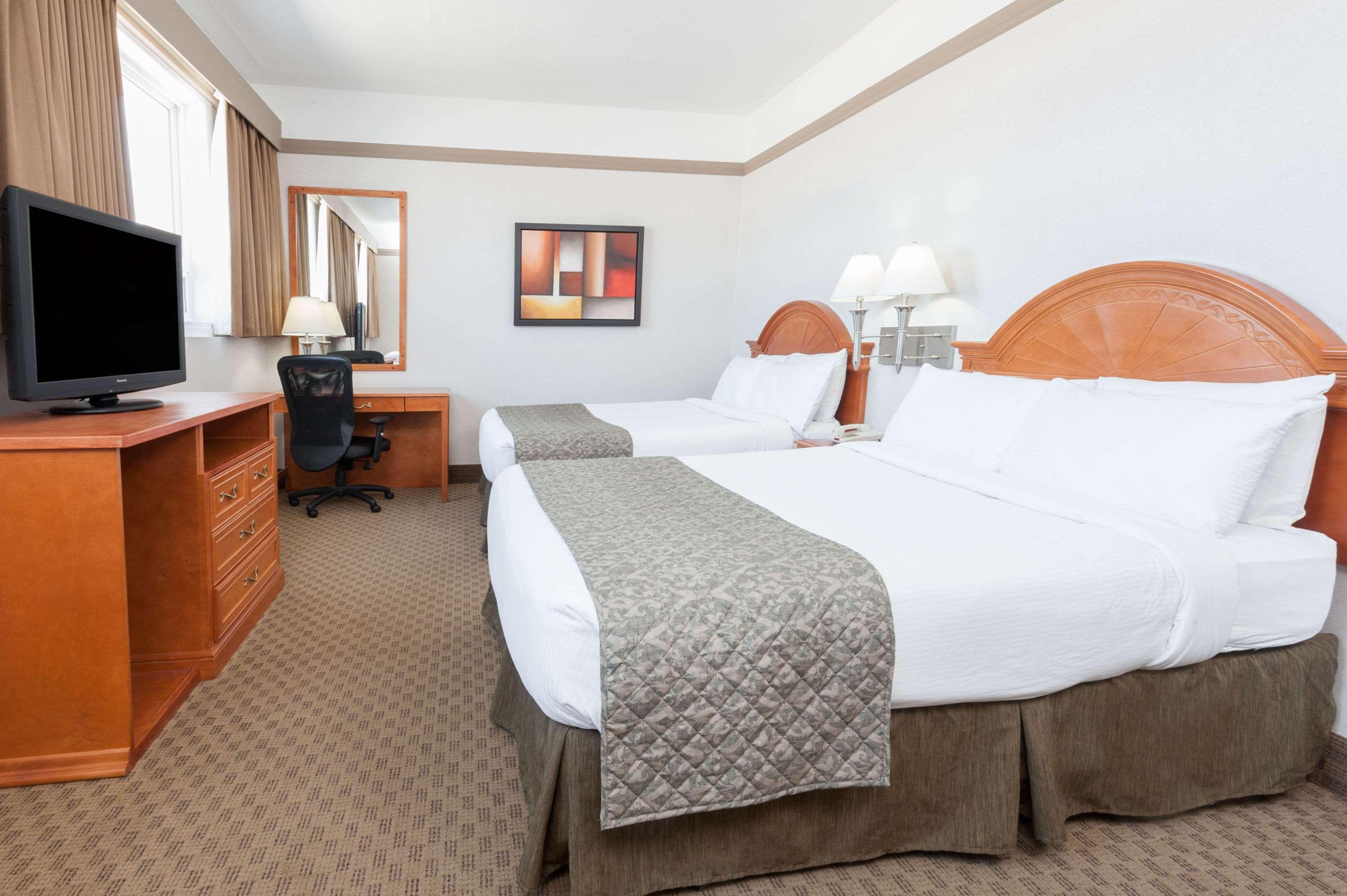 Ramada By Wyndham Edmonton South Hotel Exterior photo