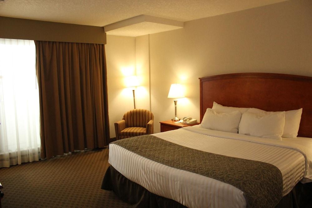 Ramada By Wyndham Edmonton South Hotel Exterior photo